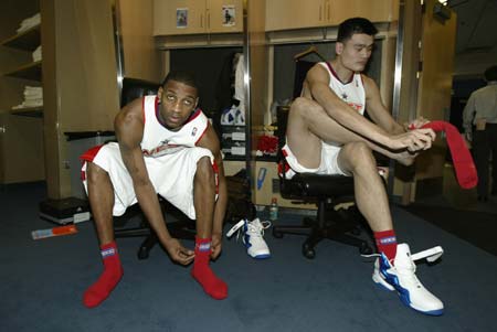 TA：纽卡继续在欧冠中高歌猛进；丹-伯恩的头球破门无与伦比（TA：纽卡欧冠再下一城；丹·伯恩无解头槌建功）