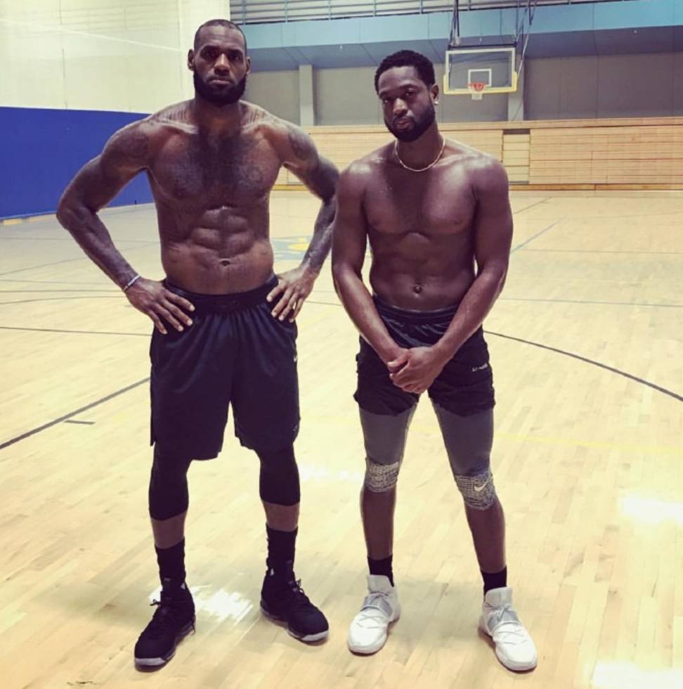 足球意大利名帅重返教练席，引全球媒体关注（意大利足坛名帅重返执教舞台，全球媒体聚焦）