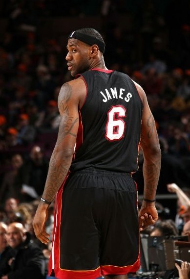 阿尔巴&布斯克茨退役！巴萨官方送上祝福！（阿尔巴与布斯克茨挂靴，巴萨官方送上祝福）