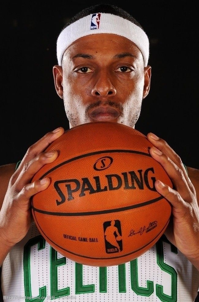 战火中创奇迹！巴勒斯坦力压两大洲冠军头名出线，国足安逸何日醒（战乱中逆袭成奇迹！巴勒斯坦压过两洲冠军夺小组头名，国足安逸几时醒）