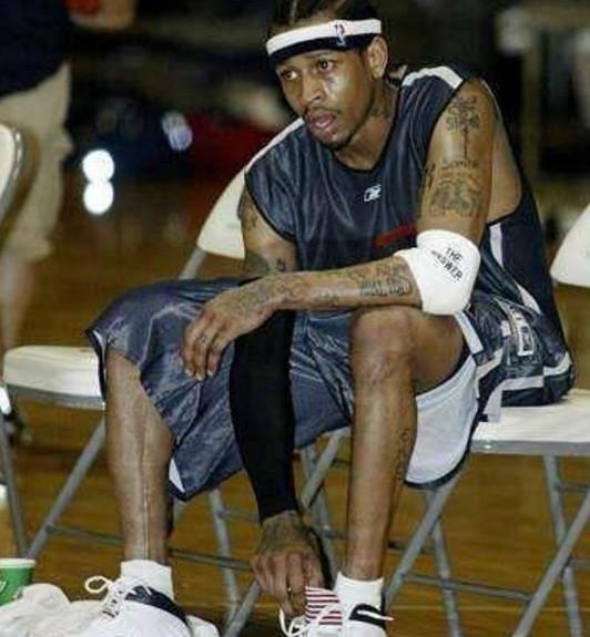 AC米兰客场0-2负都灵，阿莱格里因红牌停赛，替补普利西奇助球队扳平比分。（都灵主场2-0击败AC米兰；阿莱格里因红牌停赛，替补普利西奇贡献扳平助攻）