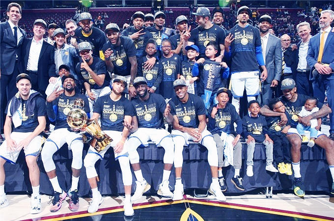 欧冠积分榜：阿森纳全胜领跑，巴黎、拜仁、国米、皇马均12分（欧冠形势：阿森纳全胜居首，巴黎、拜仁、国米、皇马同积12分）