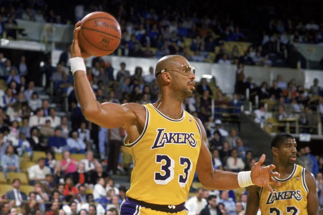 球迷协会公开反对赛制改动，呼声高涨（球迷协会发声抵制赛制调整，反对声浪高涨）